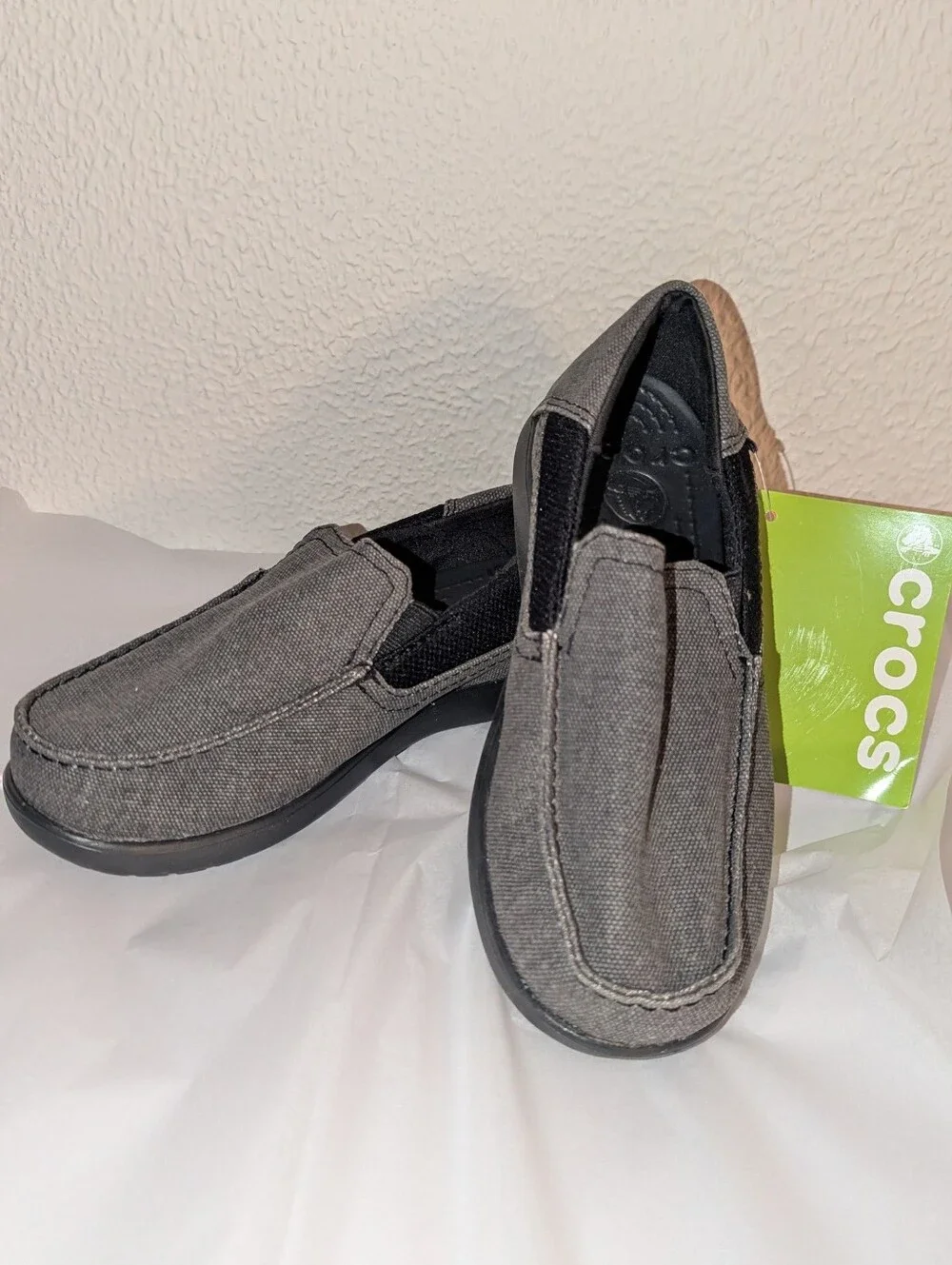 Crocs Shoes Slip On Boys Canvas Santa Cruz 2 GS  Size J1 Black NWT